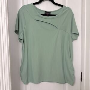 Discreet green keyhole top size 1x